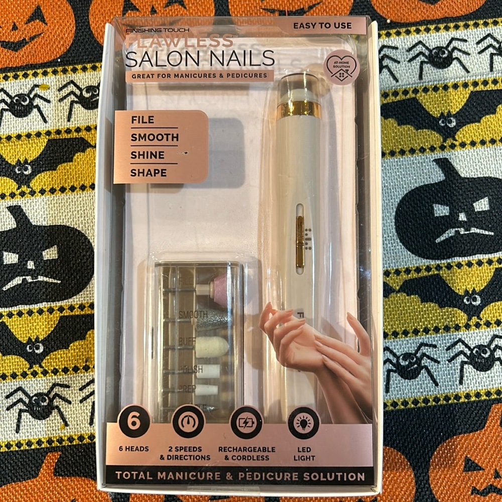 Finishing Touch Flawless Salon Nails - Manicure & Pedicure Set